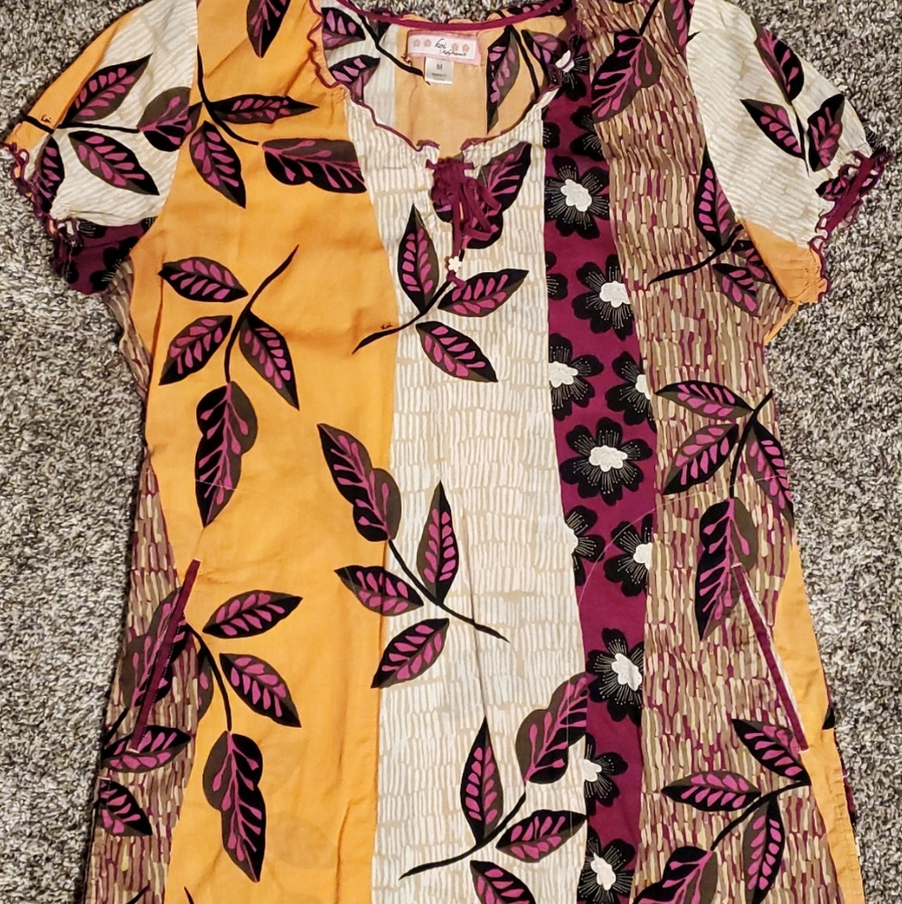 Womens Medium Koi Scrub top
